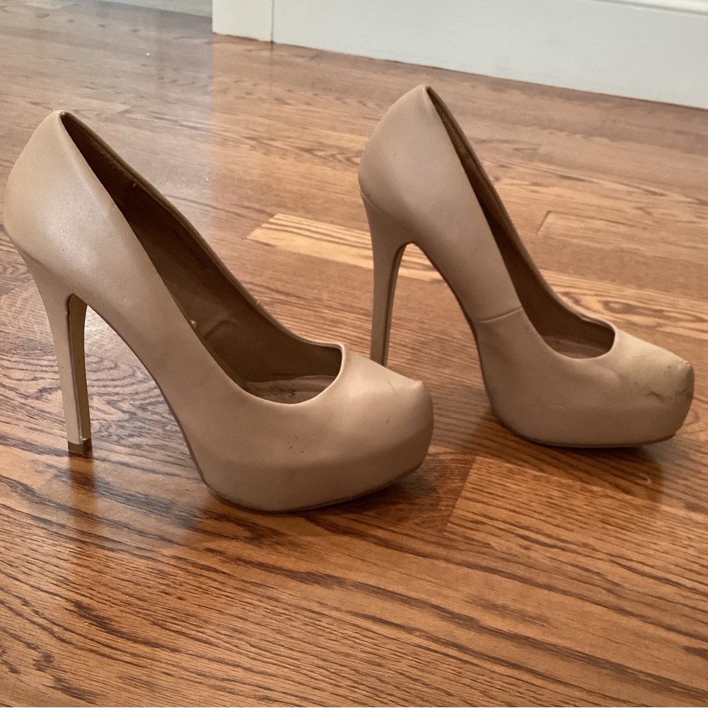 Tan Heels Discount